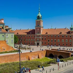 Heart Of The Old Town Royal By Renters Apartament